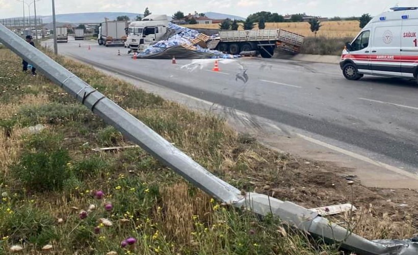 TIR ile kamyonetin çarpıştığı kazada ölenlerin sayısı 3 oldu