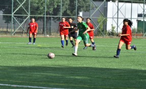 U13-U15 Kız Futbol Ligi'nde ilk düdük çaldı