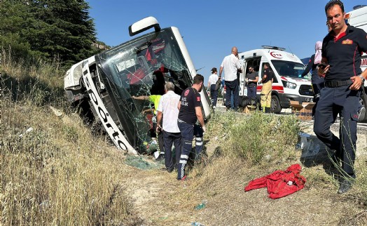 Yolcu otobüsü devrildi; 3 yaralı