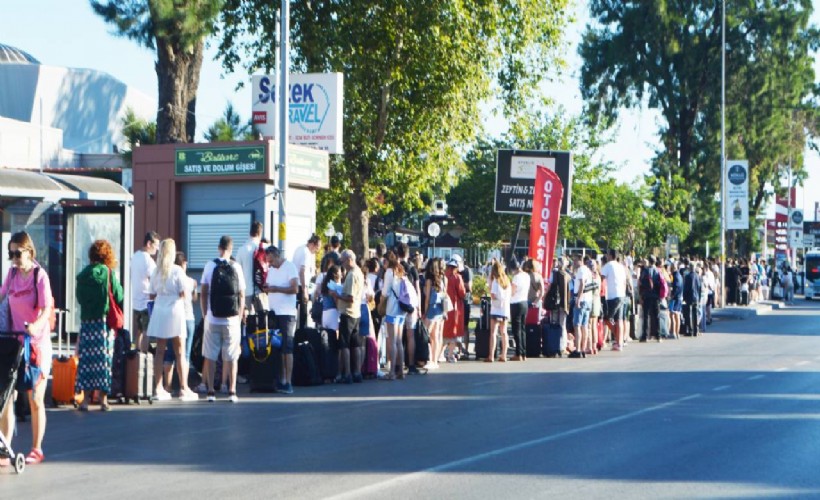 Yunan adası kuyruğunun ucu görünmüyor