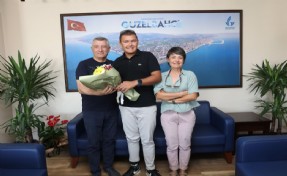 Başkan Günay’dan otizmli ultra maraton yüzücüsü Tuna'ya destek sözü