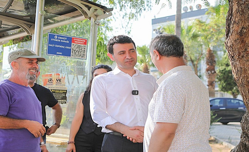 Başkan Önal, mahalle turlarına devam ediyor: Bayraklı'yı birlikte güzelleştireceğiz