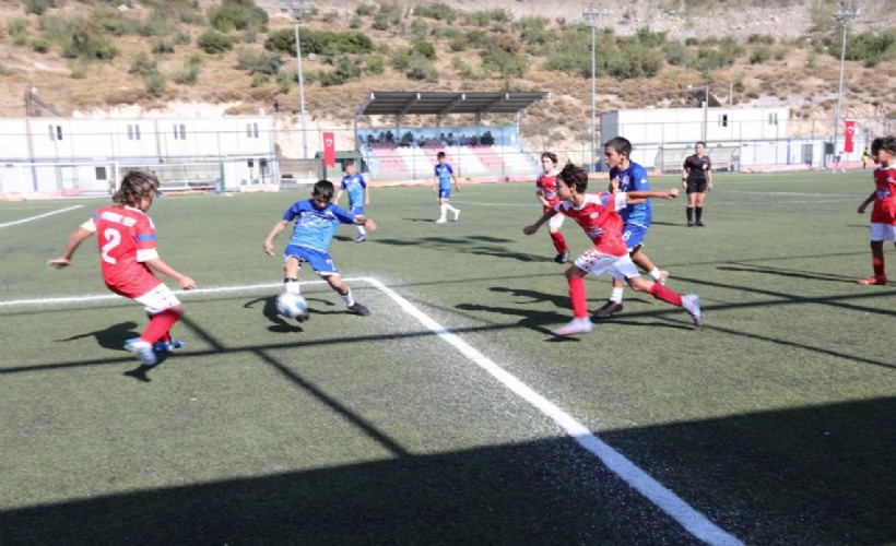 Bayraklı’da U-12 Cup Futbol Turnuvası heyecanı