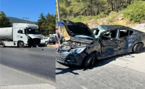 Bodrum’da kavşakta ışık ihlali yapan TIR, otomobile çarptı; 1 ölü, 1 yaralı