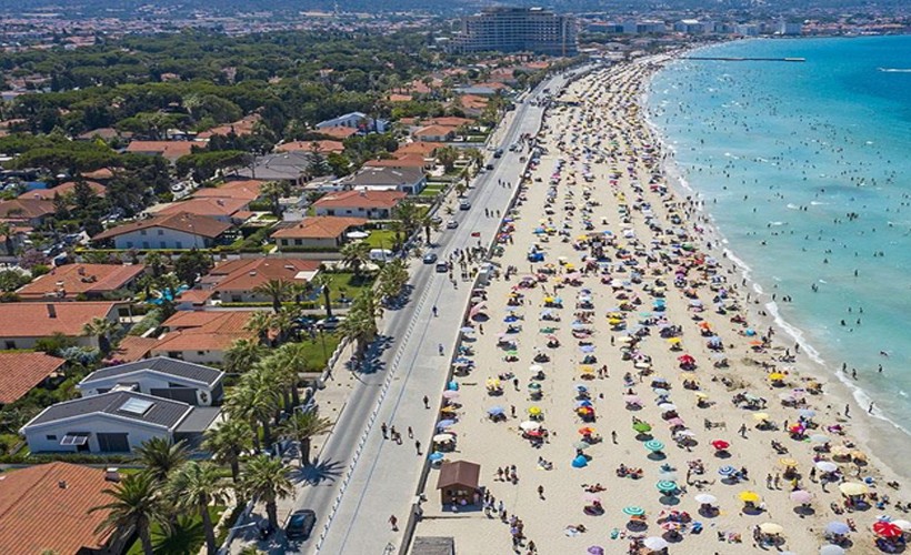 Çeşme'de denize sıfır taşınmazlar vitrinde: 339 milyonluk satış!