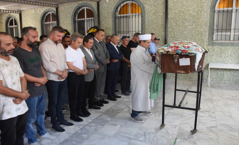 Çeşme'deki orman yangınında ölen 3 kişi son yolculuğuna uğurlandı