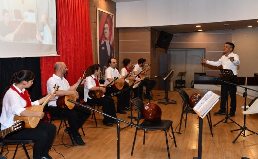 Çiğli Belediyesi bağlama kursiyerlerinden eşsiz konser