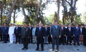 İzmir'de 15 Temmuz şehitleri törenle anıldı