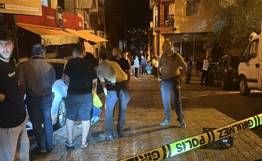 İzmir'de sokakta iki grup arasında silahlı kavga: 4 yaralı