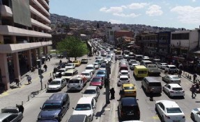 İzmir'de trafiğe kayıtlı araç sayısı arttı