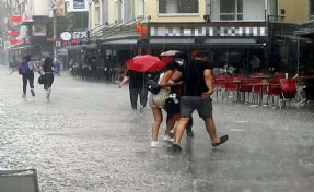 İzmir'de 'kuvvetli sağanak' uyarısı: O ilçeler için dikkat!