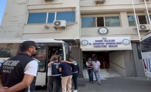 İzmir merkezli 'gümrükte rüşvet' operasyonunda yeni gelişme: 77 şüpheli adliyede