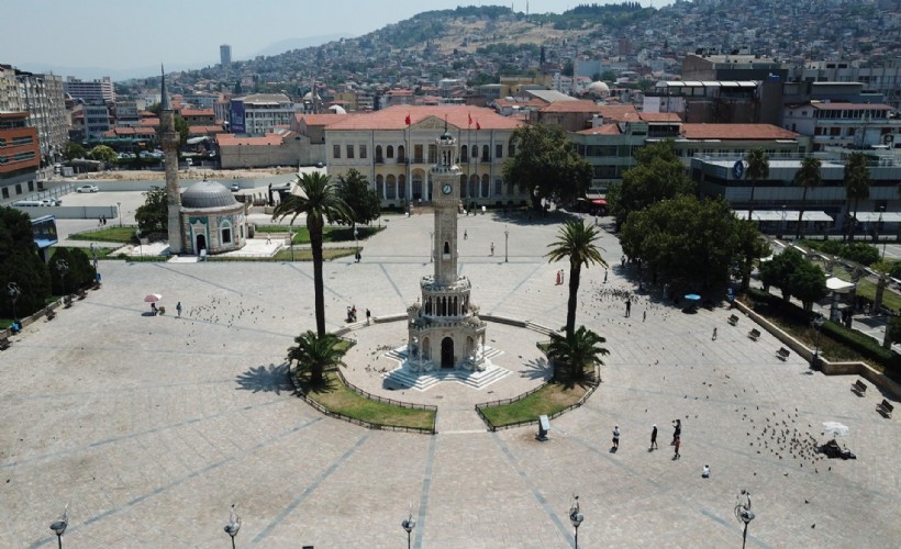 İzmir sıcaktan kavruluyor; cadde ve sokaklar boş kaldı