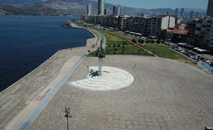 İzmir’de kavurucu sıcak hava bunalttı; cadde ve sokaklar boş kaldı