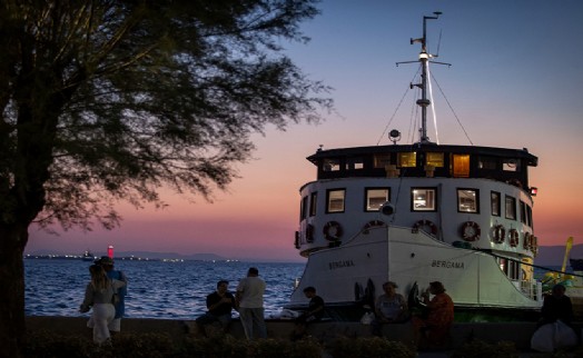 İzmir’in eşsiz gün batımında Körfez turları başladı