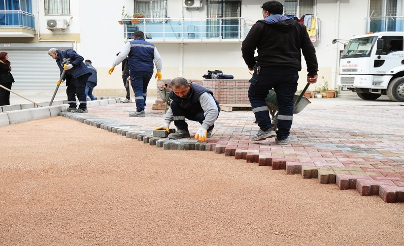 Karşıyaka Belediyesi üretiyor, sokaklar güzelleşiyor