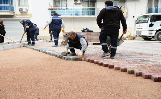 Karşıyaka Belediyesi üretiyor, sokaklar güzelleşiyor