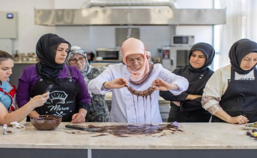 Konak’ın en tatlı kursu: Mutluluk ve istihdam üretiyor