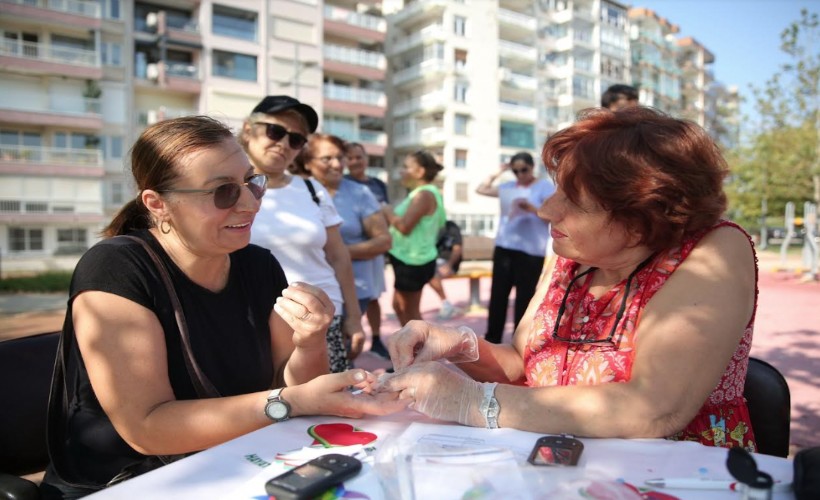 Konak’ın parklarında sağlık var: Önce spor sonra tarama