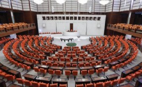 Meclis’te çalışma saatleri uzatıldı, dört gün ziyaretçi yasağı getirildi