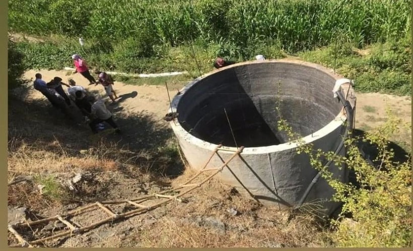 Serinlemek için girdiği su kuyusunda boğuldu