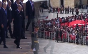 Anıtkabir'de yine aynı saygısızlık