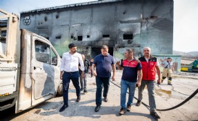 Başkan Tugay yangının etkilediği bölgeleri inceledi: Yaraları hep birlikte saracağız