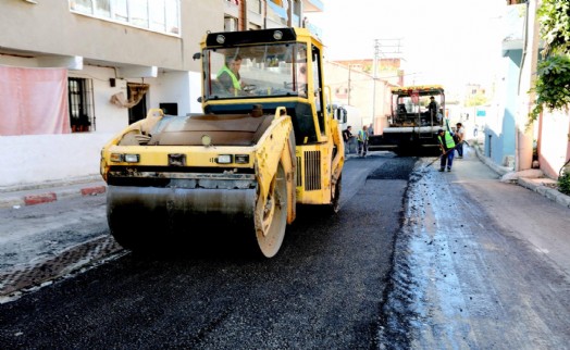 Bayraklı'da yollar yenileniyor