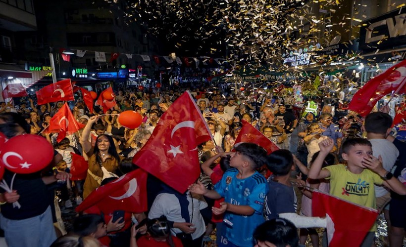 Bayraklı’da Zafer Bayramı coşkusu