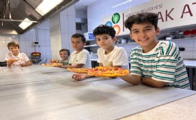 Bornova Belediyesi'nden minik şeflere pizza atölyesi