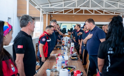 Büyükşehir’in Sosyal Tesisleri yangın mağdurları ile şehir dışından gelen itfaiyecileri ağırlıyor