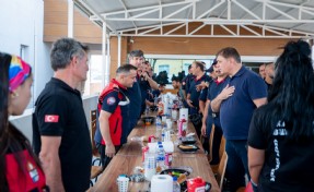 Büyükşehir’in Sosyal Tesisleri yangın mağdurları ile şehir dışından gelen itfaiyecileri ağırlıyor