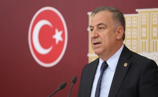 CHP'li Zeybek: Bakanlık kademesinin iletişime kapalı olması kabul ediemez