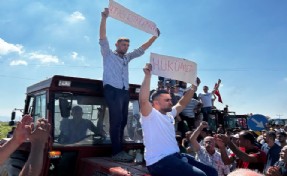 Çiftçiler Bursa-İzmir yolunu trafiğe kapattı: 'Hükümet istifa' sesleri yükseldi