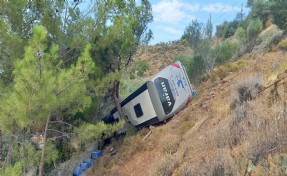 Datça'da yolcu otobüsü şarampole yuvarlandı: 3 yaralı