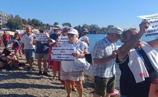 Foça'da 'Kıyılar Halkındır' eylemi