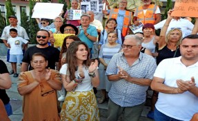 Hayvanseverlerin sesi Çeşme'den yükseldi: 'Ölüme mahkum eden yasaya hayır!'