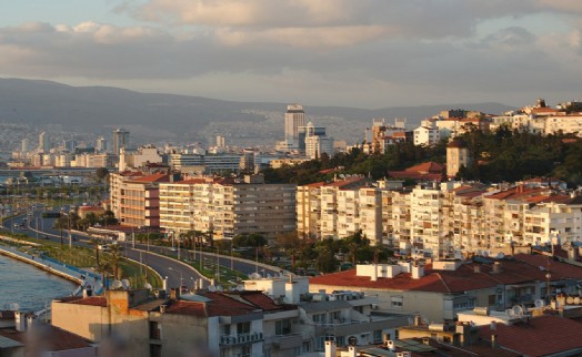 İzmir'de 32 taşınmaz vitrinde