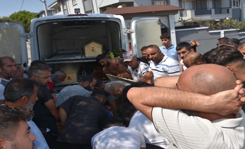 İzmir'de babaları tarafından öldürülen 3 kardeş son yolculuklarına uğurlandı!