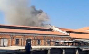 İzmir'in simgesi Konak Pier'de yangın