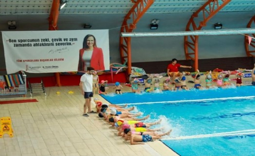 Karşıyaka’nın yarı olimpik onaylı 'temiz havuz'u yazın gözdesi oldu