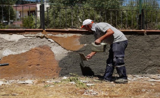 Kemalpaşa Belediyesi'nden 26 okuldan tadilat desteği