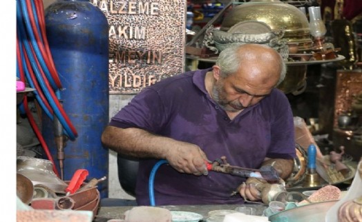 Kemeraltı'nın tek bakırcısı; Dubai, Katar ve Tayland'a ürün gönderiyor