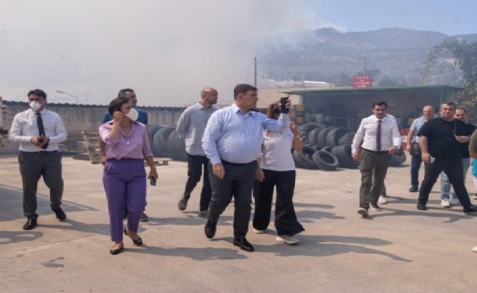 Başkan Tugay yangın bölgesinde incelemelerde bulundu: Yurttaşlara çağrı yaptı