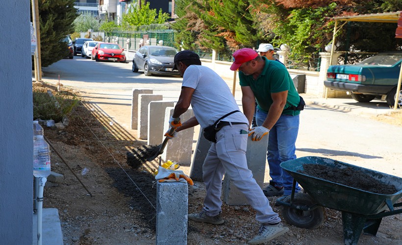 Başkan Çiçek: Menderes'te kötü yol kalmayacak