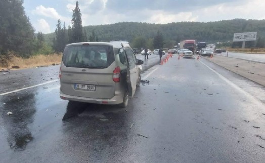 Muğla'da otomobil ile hafif ticari araç çarpıştı: 1 ölü, 4 yaralı