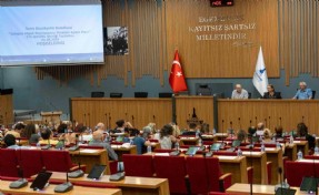 Sokaktaki canlar için eylem planı hazırlanırken salona misafir geldi