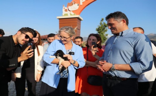 AK Parti İzmir Milletvekili Çankırı barınaktan yavru köpek sahiplendi