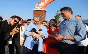 AK Parti İzmir Milletvekili Çankırı barınaktan yavru köpek sahiplendi