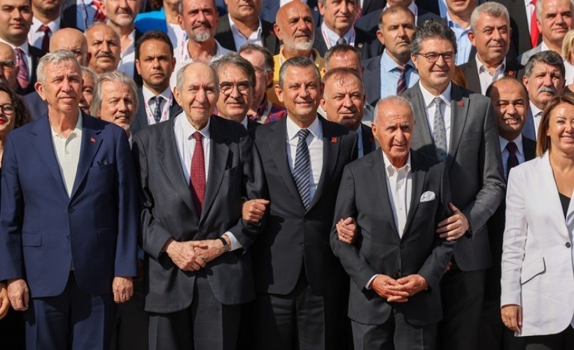 ‘Aile fotoğrafı’ geldi… CHP’nin Tüzük Kurultayı sona erdi